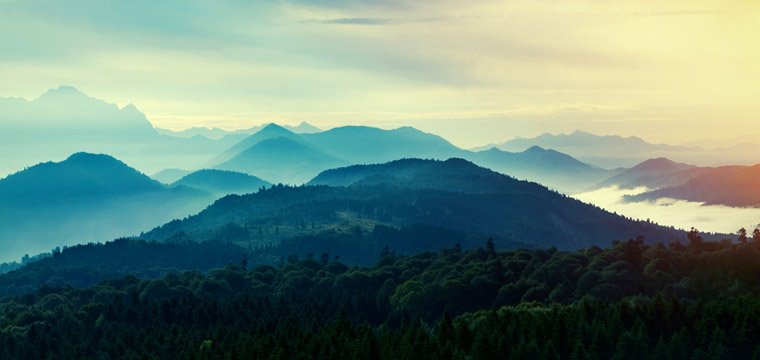 Sonnenuntergang in den Bergen von Maxoidos