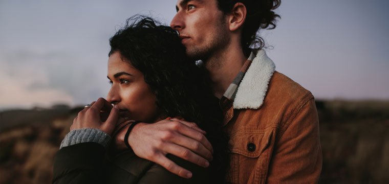Couple embracing by Jacob Lund